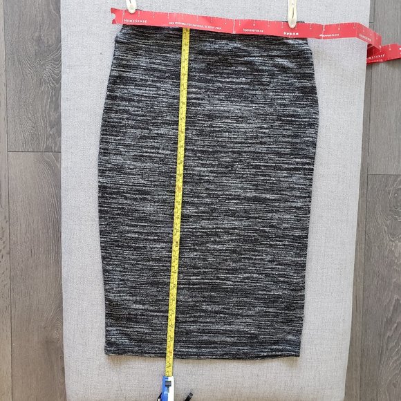 Dynamite Matching Knit Set - V-Neck Crop Longsleeve & Midi Skirt - Picture 4 of 6